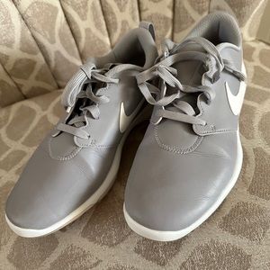 Nike Women’s Spiked Gray Golf Shoes Size 8.5